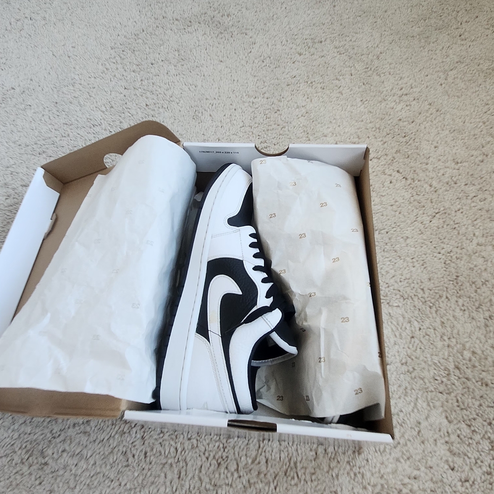 Air Jordan 1 Low SE Homage Split White Black - Picture 7 of 10